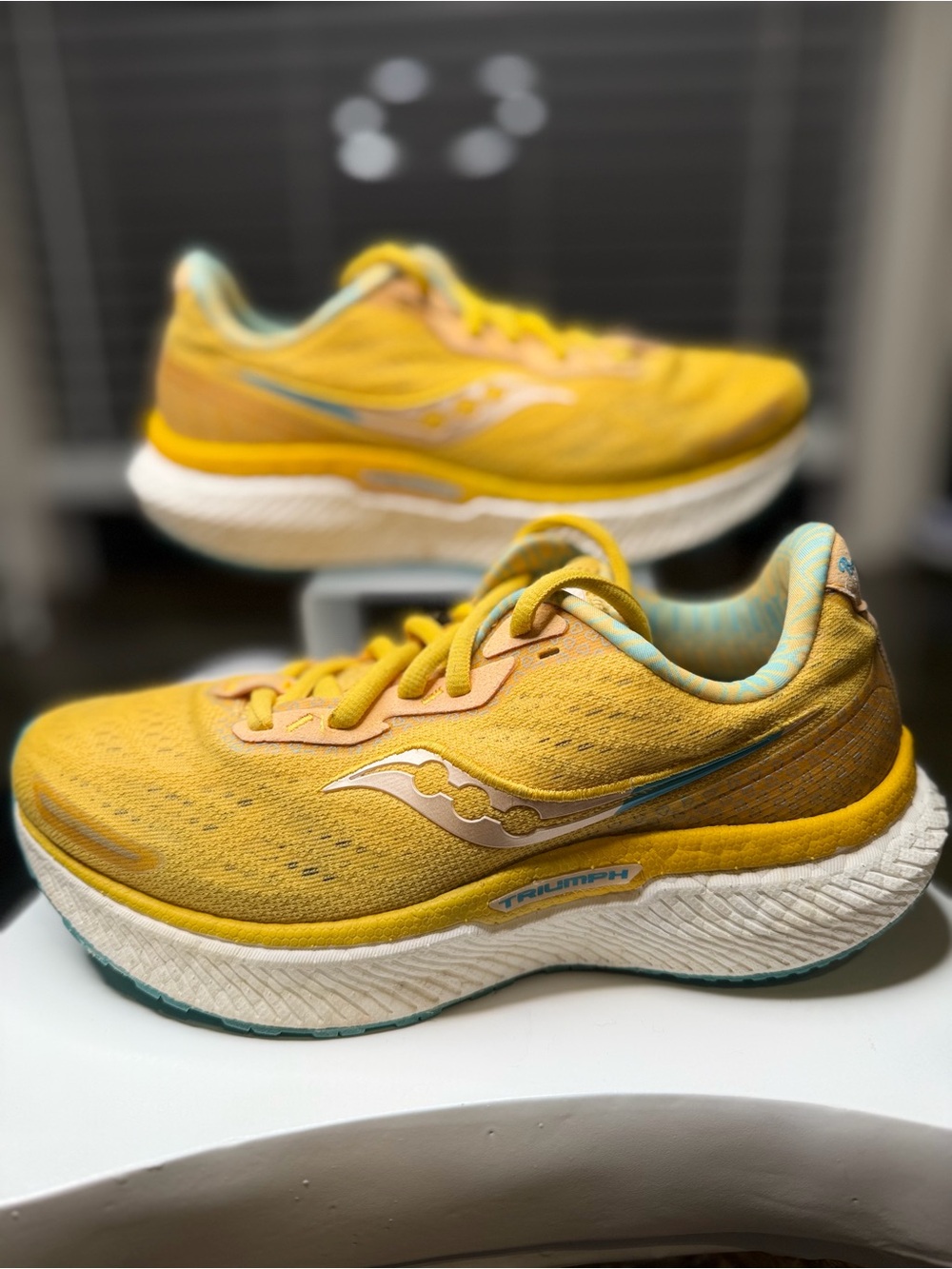 Saucony Triumph 19 Running Shoe Size 6 Mimosa